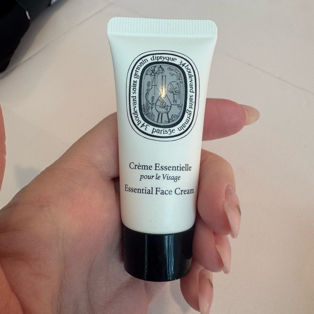 Diptyque Travel case with body lotion, face cream, philosykos eau de toilette - Picture 8 of 13